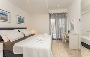 5 bedrooms, in-room safe, travel cot, free WiFi