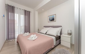 5 bedrooms, in-room safe, travel cot, free WiFi