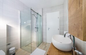 Shower - Stunning home in Kakma with sauna (Kakma)