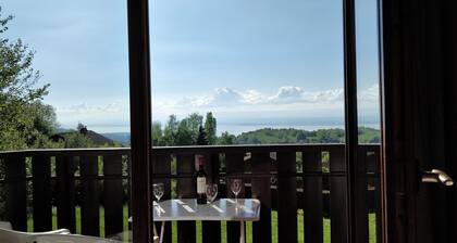 Apartment with magnificent lake view, 450m from cable car