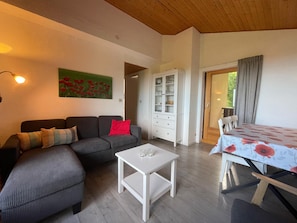 TV, stereo - Apartment  with magnificent lake view, 450m from cable car (Thollon-les-Mémises)