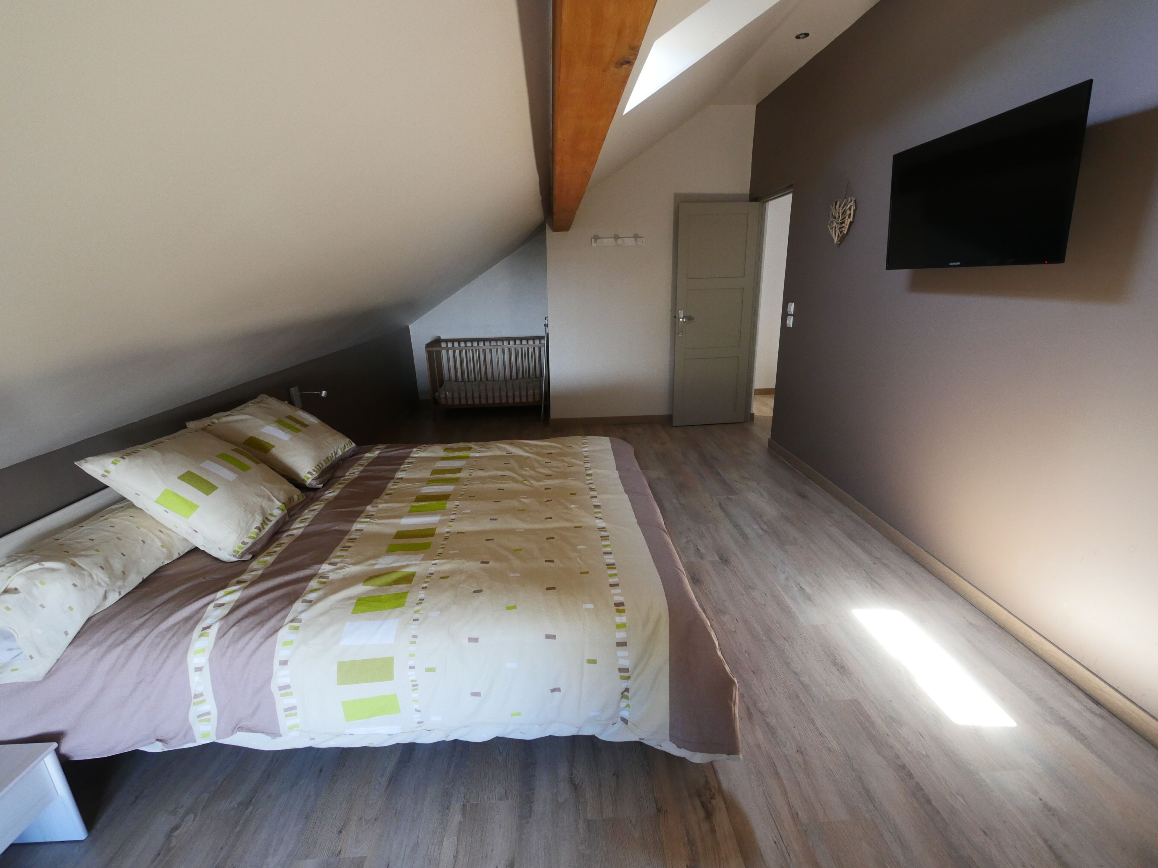 2 Schlafzimmer, schallisolierte Zimmer, Bügeleisen/Bügelbrett