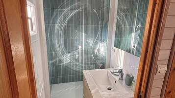 Shower, eco-friendly toiletries, hair dryer, towels