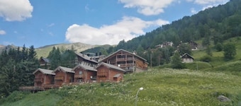 Apartment at the foot of the slopes at the Foux d'Allos resort center