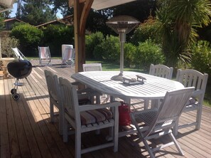 Outdoor dining - Beautiful quiet villa 160m2. 6P. 1.8 km beach on foot or by bike! (Messanges)