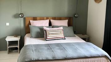 3 dormitorios, tabla de planchar con plancha, wifi gratis y ropa de cama