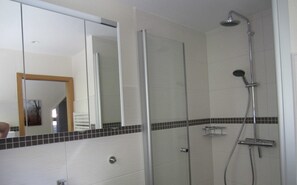 Shower, hair dryer, towels - House Innerste, Germany (Wildemann)