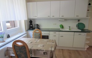 Kühlschrank, Mikrowelle, Ofen, Geschirrspüler