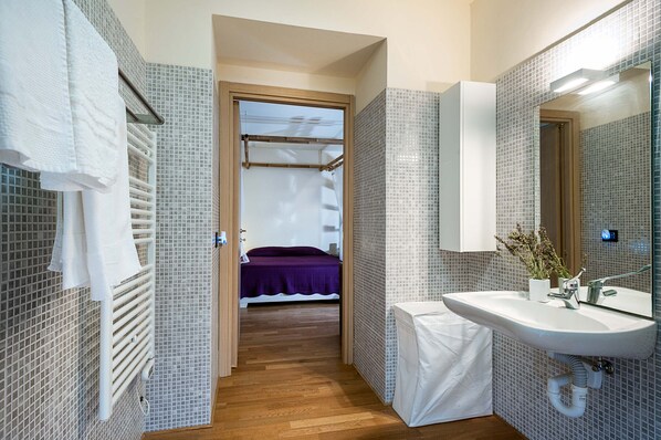 Bathtub, hair dryer, towels