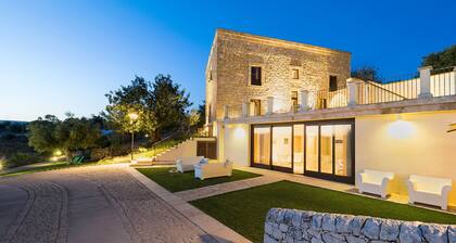 Villa with pool, wellness area and private tennis court - 8 pax