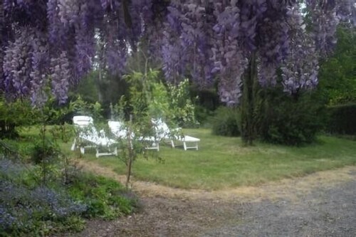 COUNTRY HOME TO RECHARGE YOUR BATTERIES