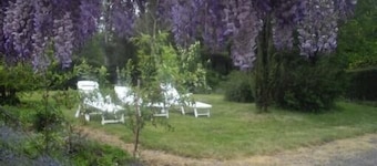 COUNTRY HOME TO RECHARGE YOUR BATTERIES