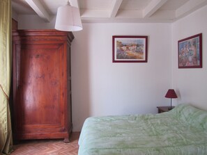 2 bedrooms, iron/ironing board