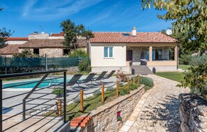 Pool - Amazing home in Vodnjan (Vodnjan)