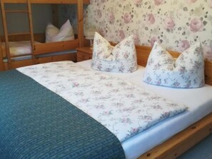 1 bedroom, WiFi, bed sheets