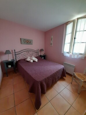 2 多间卧室、熨斗/熨衣板、WiFi、床单