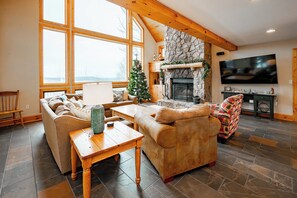 Smart-TV, peis, DVD-spiller og fotballspill