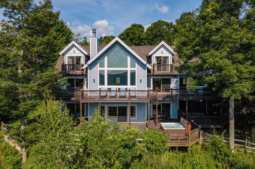 Ridgetop Dog Friendly Retreat w/ Hot Tub & Views