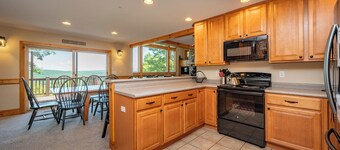 Ridgetop Dog Friendly Retreat w/ Hot Tub & Views