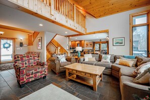 Smart-TV, peis, DVD-spiller og fotballspill