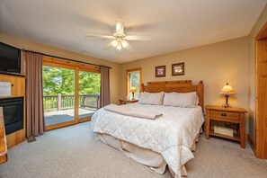 5 bedrooms, free WiFi, bed sheets - Ridgetop Dog Friendly Retreat w/ Hot Tub & Views (McHenry)