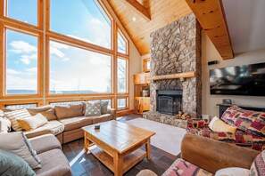 Smart TV, fireplace, DVD player, table football