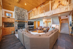 Smart TV, fireplace, DVD player, foosball - Ridgetop Dog Friendly Retreat w/ Hot Tub & Views (McHenry)