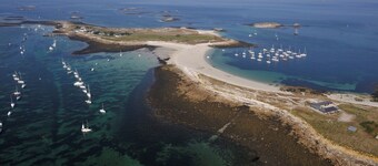 HOUSE CLOSE TO THE SEA, SHOPS, POOL