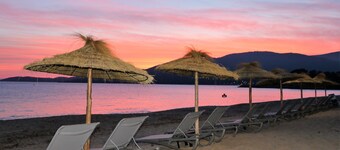 Beautiful new T4, heated pool, closed property with caretaker 2mins from the beaches