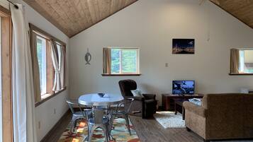 智能電視、DVD 播放機、書籍