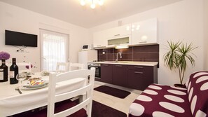 Coffee/tea maker, fridge, microwave, oven - Apartment by the sea (Zaton)