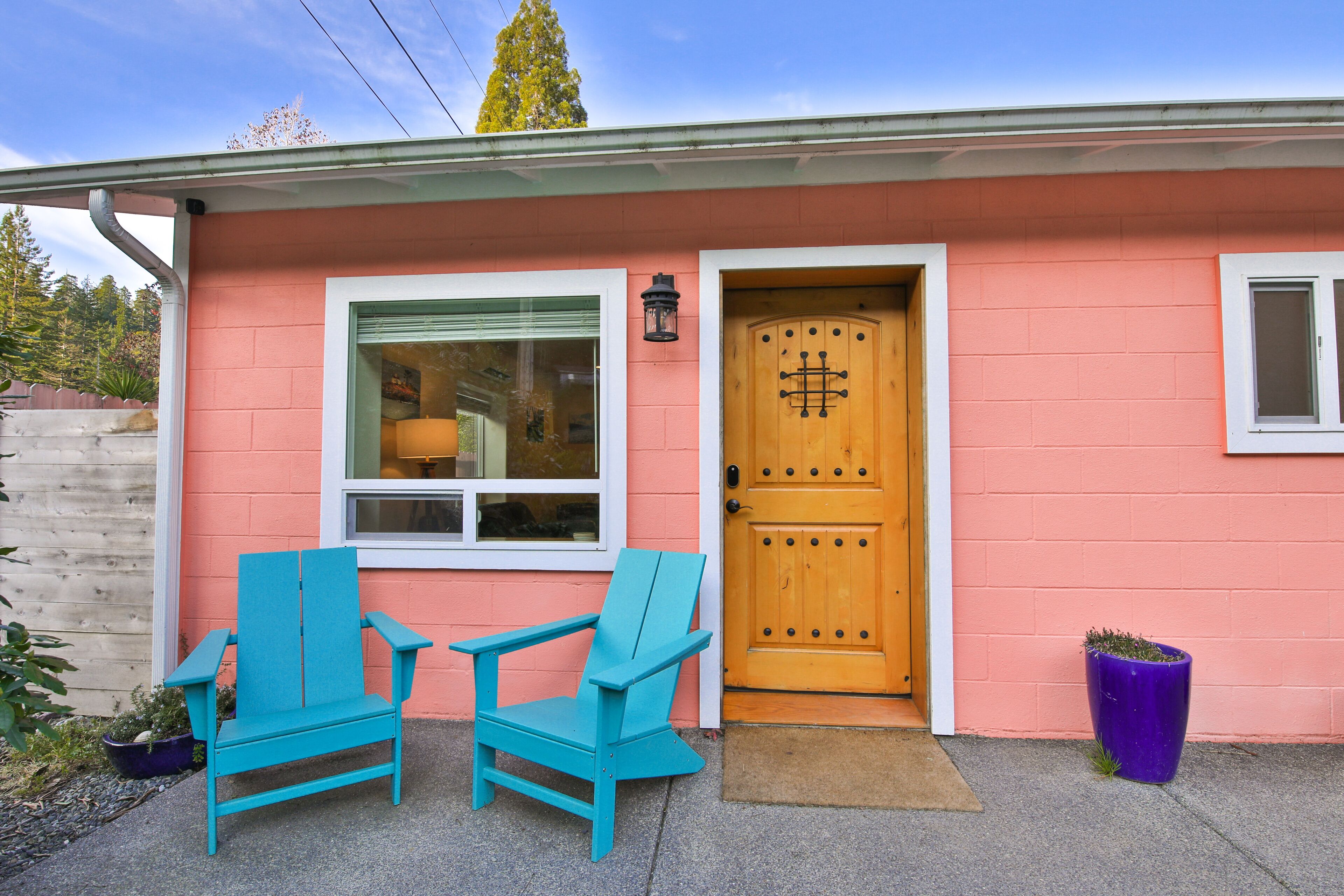Villa Au Contraire---luxury within steps to Jedediah Smith Park and Smith River