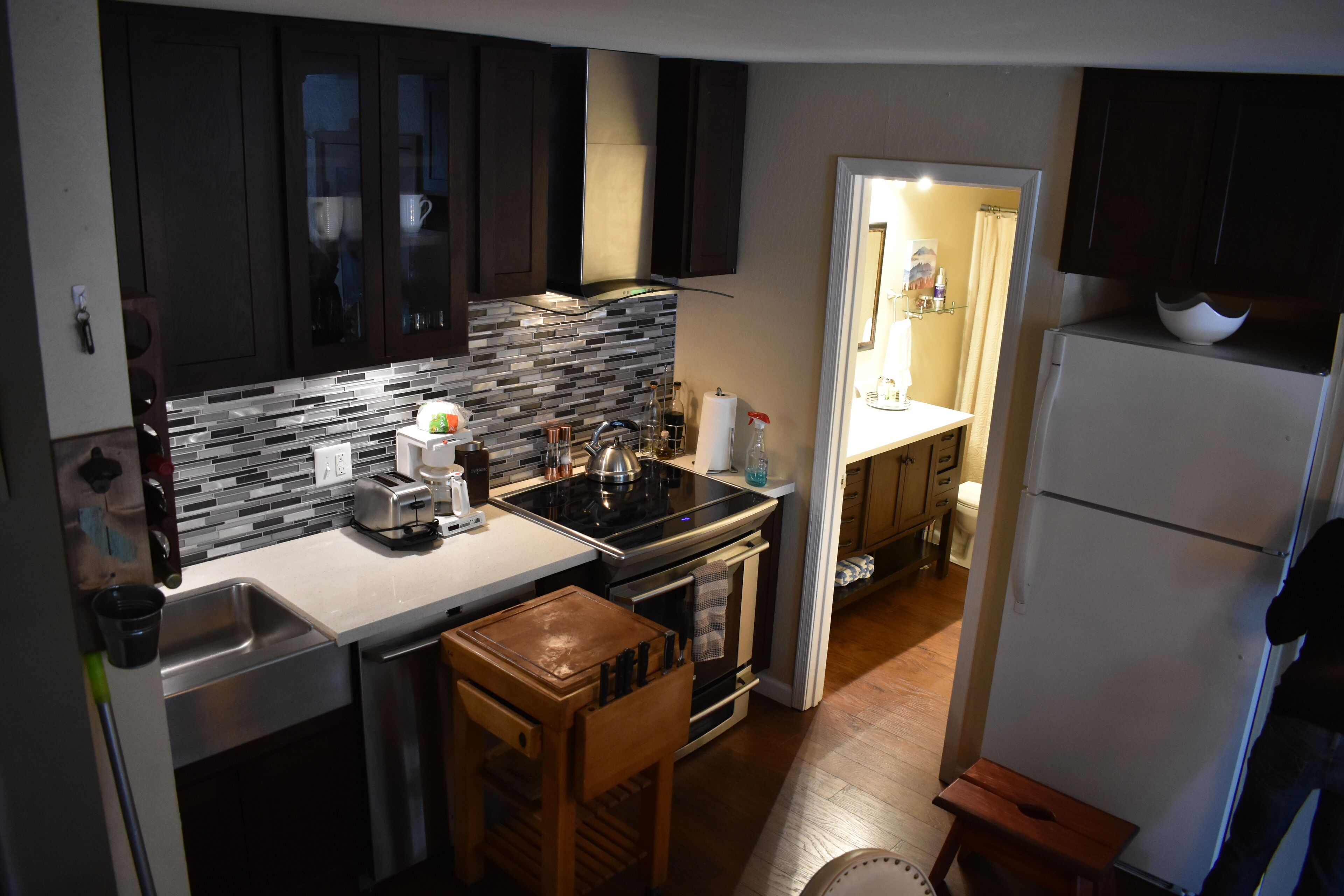 Kylskåp, mikrovågsugn, ugn och spishäll