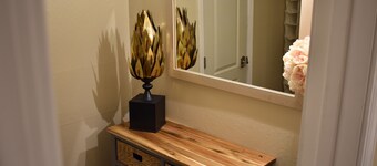 Beautiful Newly Remodeled Condo w/ Free Wifi! Shops & Mountain Close! Must See!