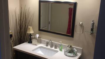 Hårføner og håndklær