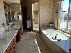 Combined shower/bathtub, jetted bath, hair dryer, bidet - 10,000 ft² view estate with 7 Bdm Suites, Resort Pool, Theatre, Gym, Game Room! (Fallbrook)