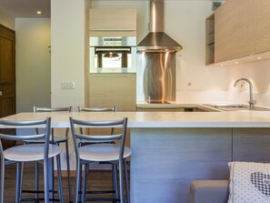 Fridge, microwave, dishwasher, coffee/tea maker
