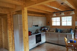 Fridge, microwave, oven, stovetop - FAMILY CHALET, NEW, QUIET, VIEW, BETWEEN NENDAZ AND SIVIEZ, HEART OF 4 VALLEYS (Nendaz)
