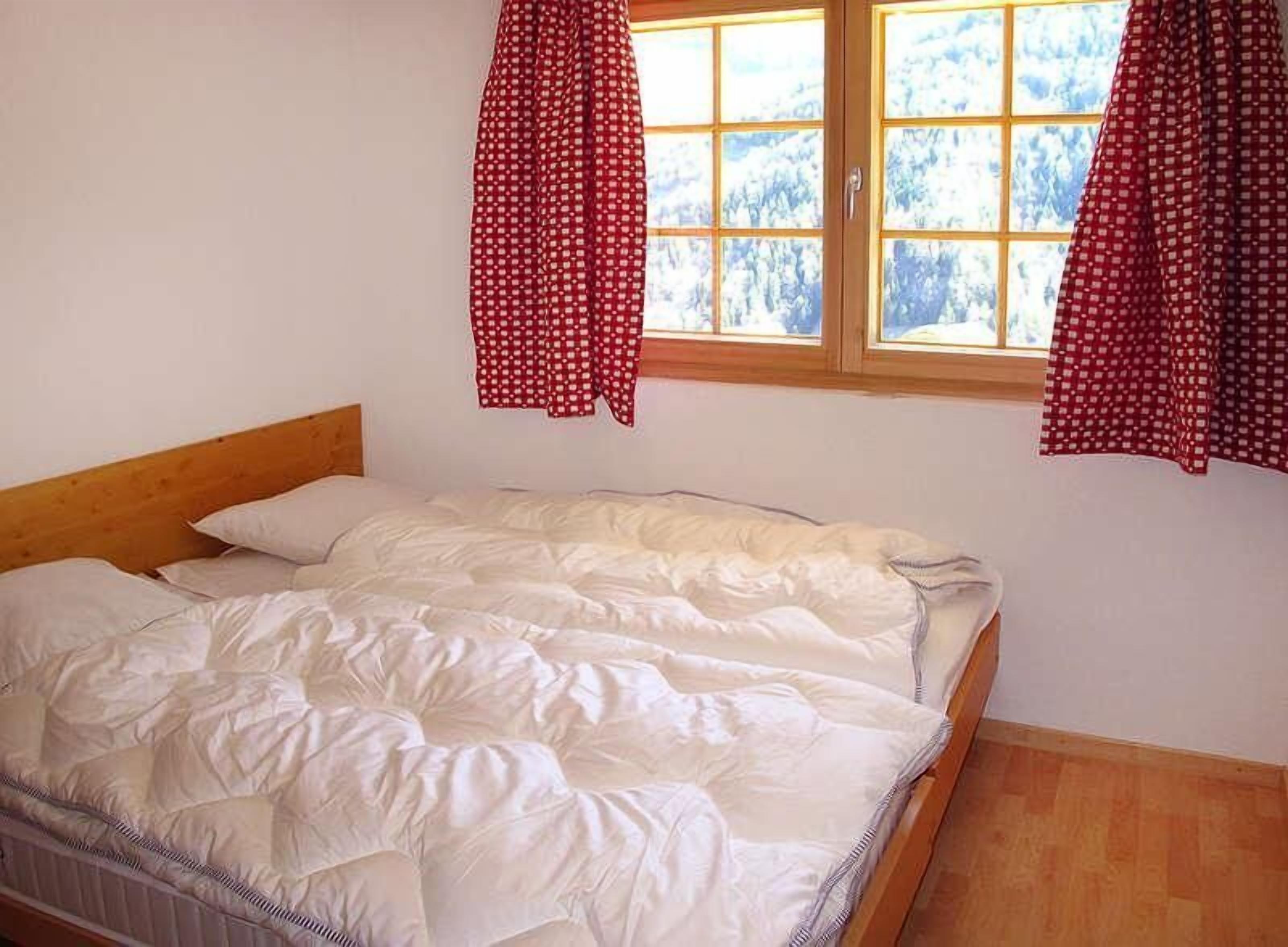 7 bedrooms, iron/ironing board, free WiFi, bed sheets