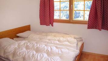 7 bedrooms, iron/ironing board, free WiFi, bed sheets
