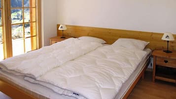 7 bedrooms, iron/ironing board, free WiFi, bed sheets