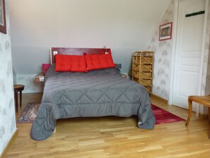 1 bedroom, desk, iron/ironing board, travel cot