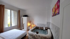 2 bedrooms, iron/ironing board, travel cot, Internet - Chic F3 Paris Stade de France & La Villette, CDG - Metro 7 (Aubervilliers)