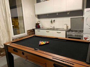 Geladeira, micro-ondas, fogão, cafeteira/chaleira