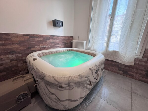 Interior - Chic F3 Paris Stade de France & La Villette, CDG - Metro 7 (Aubervilliers)