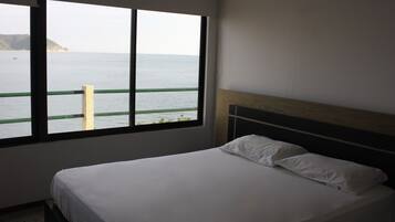 4 bedrooms, internet, bed sheets