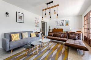 Smart-TV, videospill, DVD-spiller og fotballspill