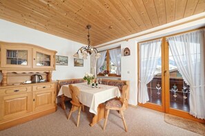 Dining - Alpen-Chalet-Sol-Alpium FeWo Kaiserstüberl (DG) approx. 48sqm with private balcony  (Reit im Winkl)