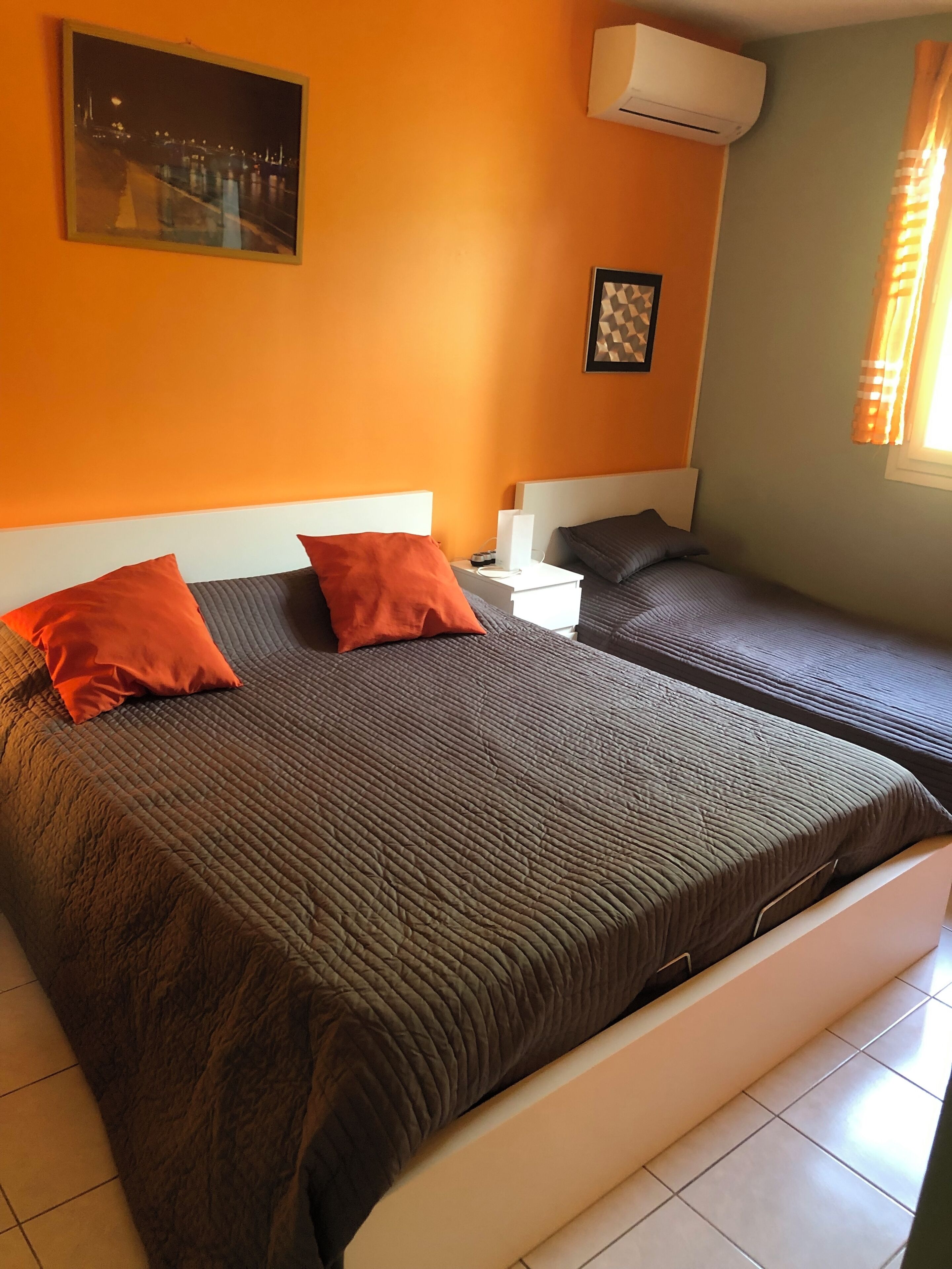 4 slaapkamers, een kluis op de kamer, een strijkplank/strijkijzer