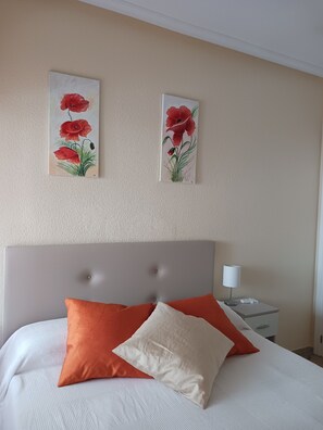 3 bedrooms, iron/ironing board, travel crib, free WiFi